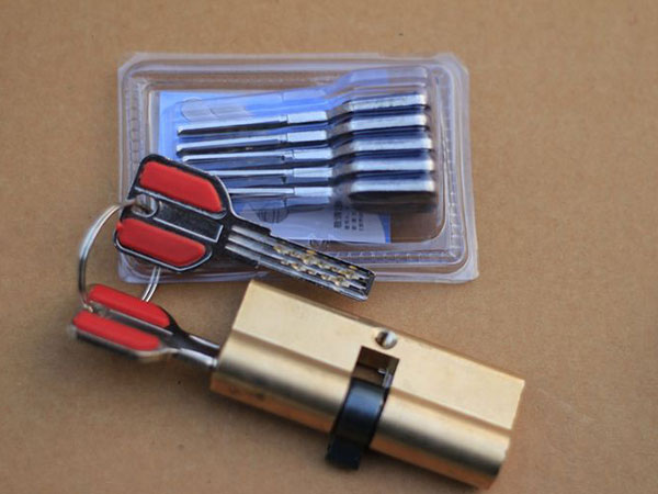 诸暨24小时上门开锁公司